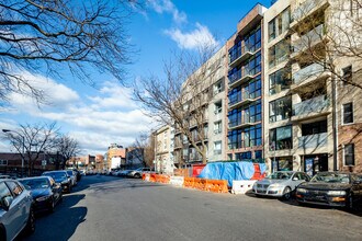 21 Montrose Ave in Brooklyn, NY - Foto de edificio - Building Photo