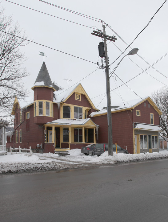 600 E Main St in Cobleskill, NY - Building Photo