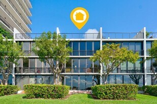 1000 Venetian Way in Miami Beach, FL - Building Photo