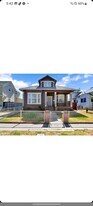 220 N College Ave in Fresno, CA - Building Photo