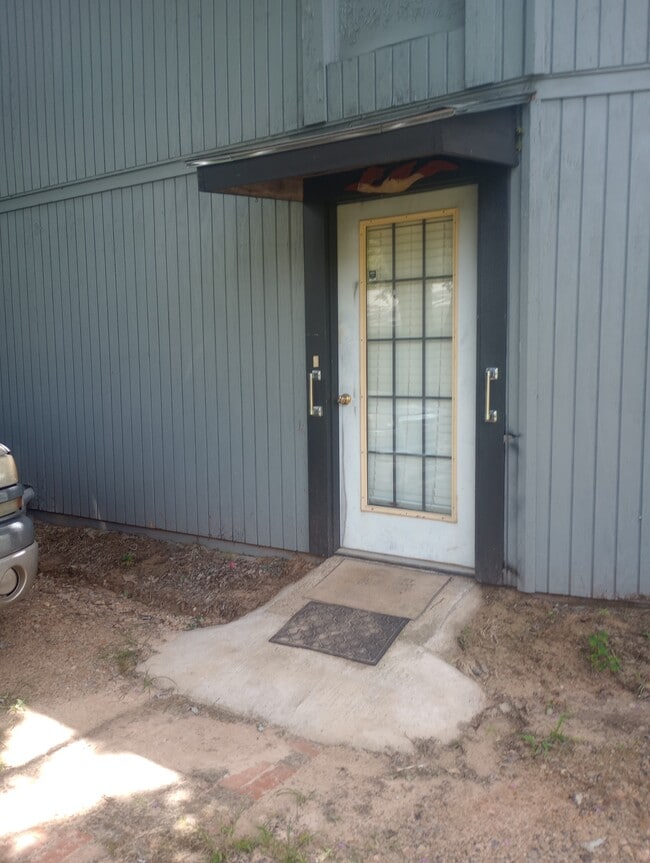 132 Lindsey Rd, Unit Apt 11