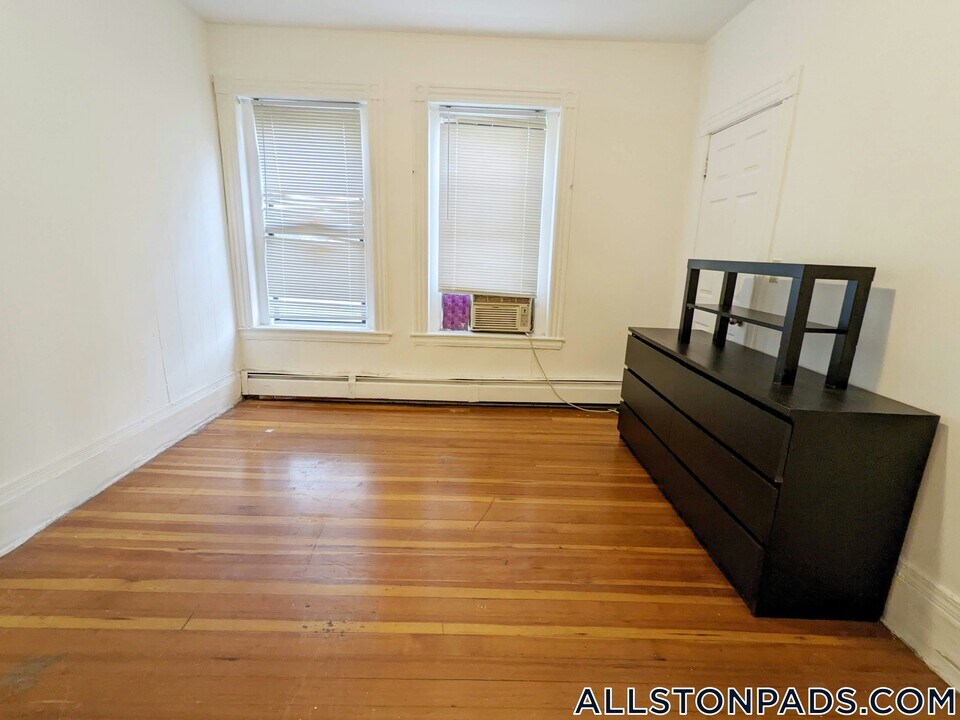 62 Empire St in Boston, MA - Building Photo