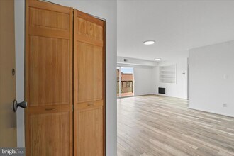 214 Locust St SE in Vienna, VA - Building Photo - Building Photo