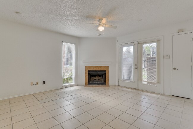 9825 Walnut St in Dallas, TX - Building Photo - Building Photo