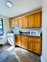 118 Washington Ave, Unit top floor in Rutherford, NJ - Building Photo - Building Photo