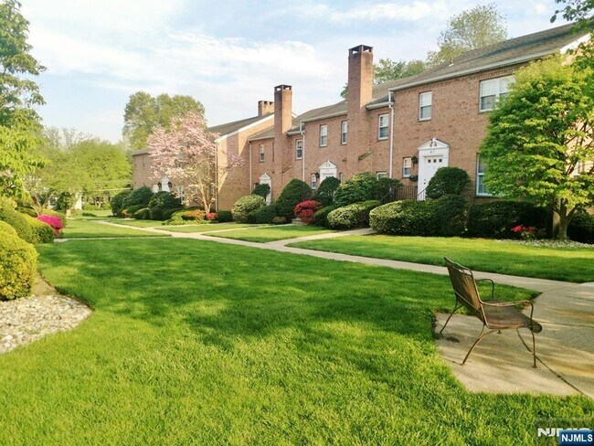 522 N Maple Ave in Ridgewood, NJ - Building Photo - Building Photo