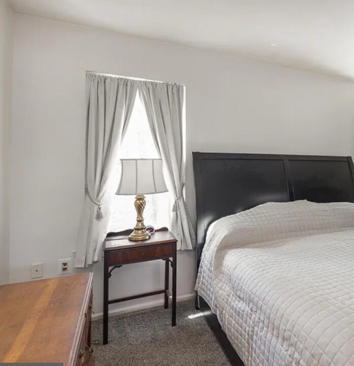 15087 Holleyside Dr in Montclair, VA - Building Photo