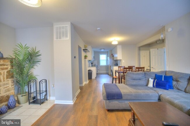 2708 Oakley Ave in Baltimore, MD - Building Photo - Building Photo