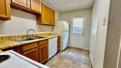 107 Glade Shadow Dr in Euless, TX - Building Photo - Building Photo