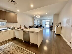 150 Dorchester Ave, Unit 460 in Boston, MA - Foto de edificio - Building Photo