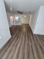 3340 Pinewalk Dr N in Margate, FL - Building Photo
