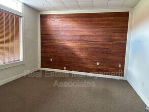 12 Market St in Barnesville, GA - Building Photo - Building Photo