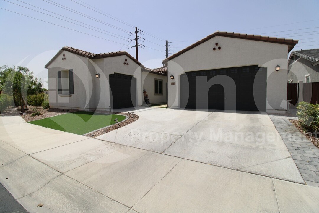 259 E Sagittarius Pl in Chandler, AZ - Foto de edificio