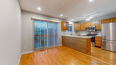 80 Country Ln in Vernon, CT - Building Photo - Building Photo