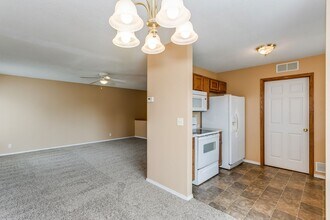 4467 S Dodge Ave in Wichita, KS - Building Photo - Building Photo