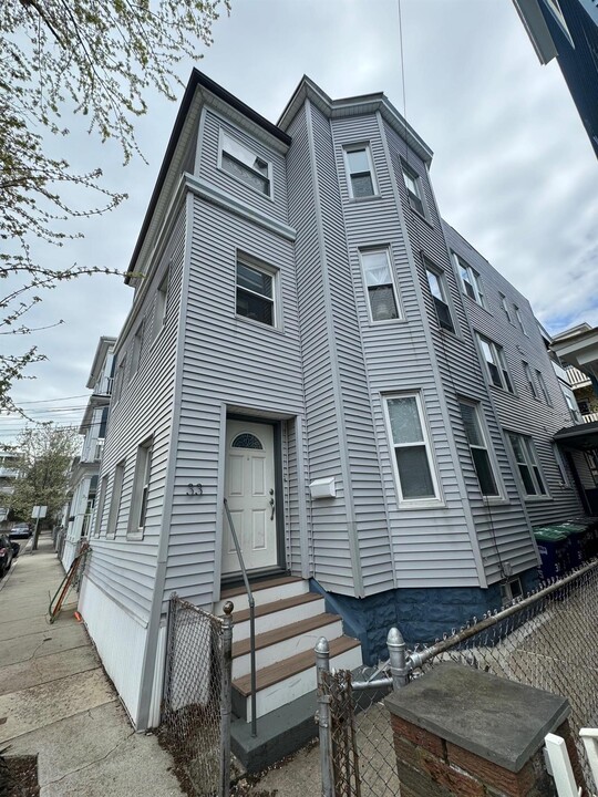 33 Magnus Ave, Unit #3 in Somerville, MA - Building Photo