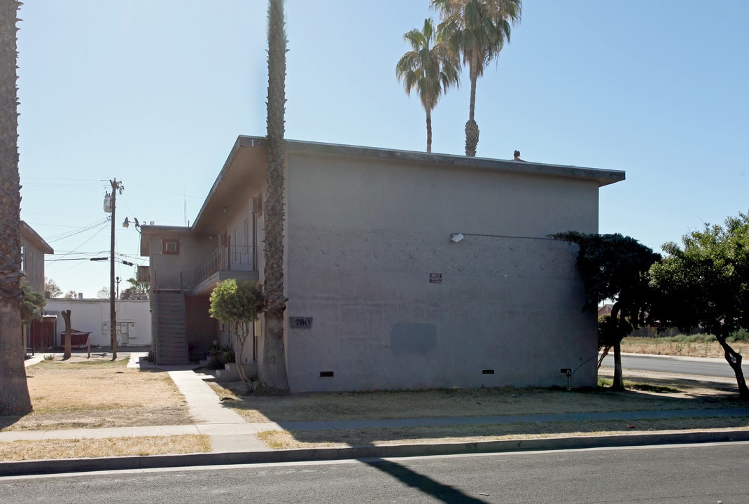 780 W Davis St in Hanford, CA - Building Photo