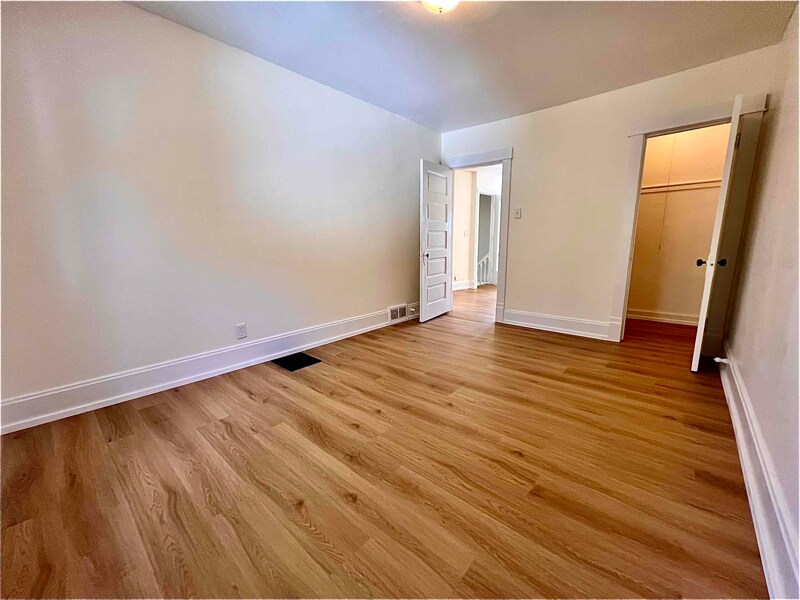 521 Burbank Ave-Unit -2 in Woodstock, IL - Building Photo
