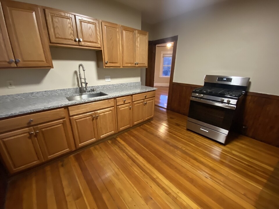25 Rowell St in Boston, MA - Building Photo