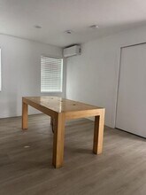 301 W 1st St in San Dimas, CA - Foto de edificio - Building Photo