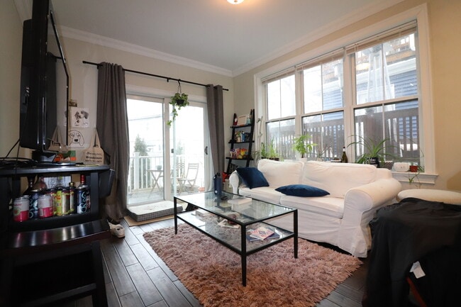 140 Minden St, Unit 40 in Boston, MA - Building Photo - Building Photo