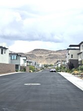 6333 Redstone Hls Dr in Las Vegas, NV - Building Photo - Building Photo