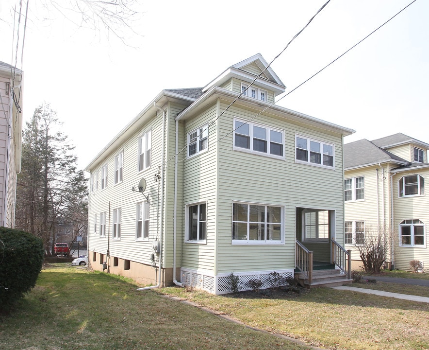 19 Lancaster Rd in West Hartford, CT - Foto de edificio