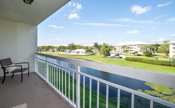 6217 Balboa Cir in Boca Raton, FL - Building Photo - Building Photo