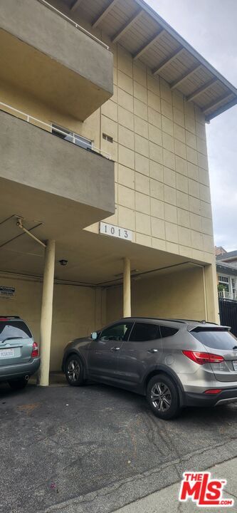 1013 N San Vicente Blvd in West Hollywood, CA - Building Photo - Building Photo