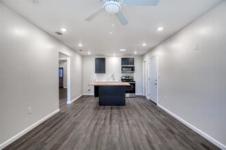 915 Grigsby Ave in Dallas, TX - Building Photo - Building Photo