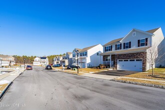 52 Hibiscus Ct in Old Bridge, NJ - Building Photo - Building Photo