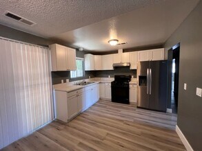 1116 W Prospect Ave in Visalia, CA - Building Photo - Building Photo