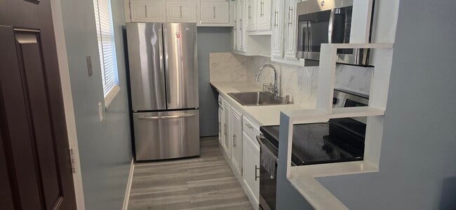 300 Bonnie Blvd in Palm Springs, FL - Building Photo - Building Photo