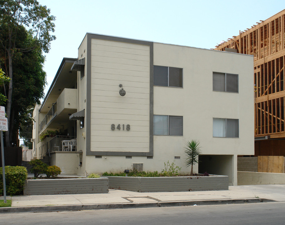 8418 Blackburn Ave in Los Angeles, CA - Foto de edificio