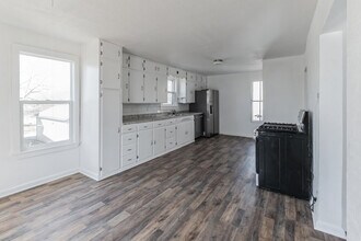 511 4th St in Parkersburg, IA - Building Photo - Building Photo