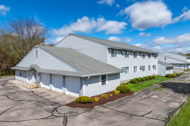 Germantown Evergreen Apartments in Germantown, WI - Foto de edificio - Building Photo