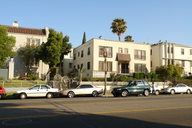 431 S Rampart Blvd in Los Angeles, CA - Foto de edificio - Building Photo