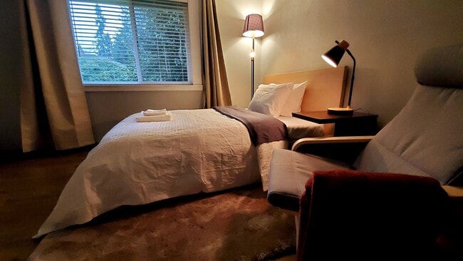 1803 N 200th St in Shoreline, WA - Foto de edificio - Building Photo