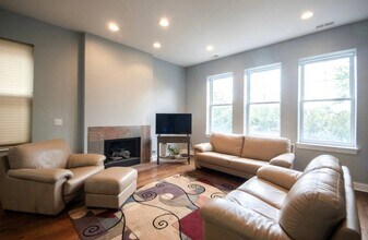 2154 N Natchez Ave in Chicago, IL - Building Photo - Building Photo