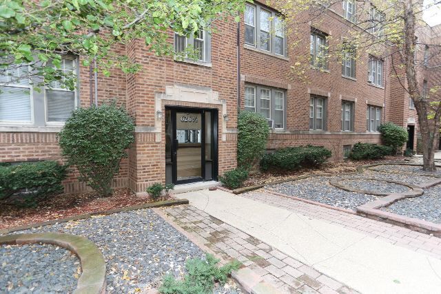629.5 W Barry Ave in Chicago, IL - Building Photo