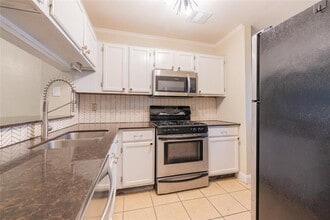 1411 Gracy Farms Ln in Austin, TX - Building Photo - Building Photo