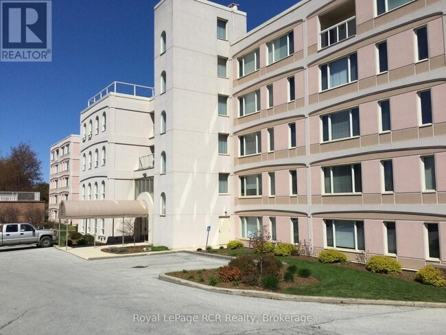 property at 2555-2555 3rd Ave W