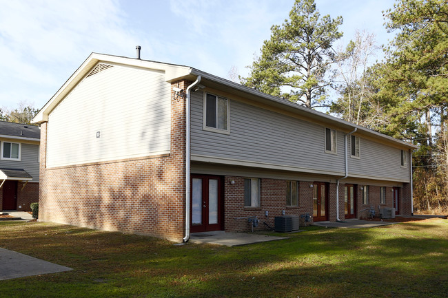 Cedarwood Apartments in St. George, SC - Building Photo - Building Photo