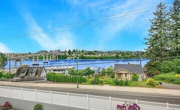 Thunderbird Apartments in Bremerton, WA - Foto de edificio - Building Photo