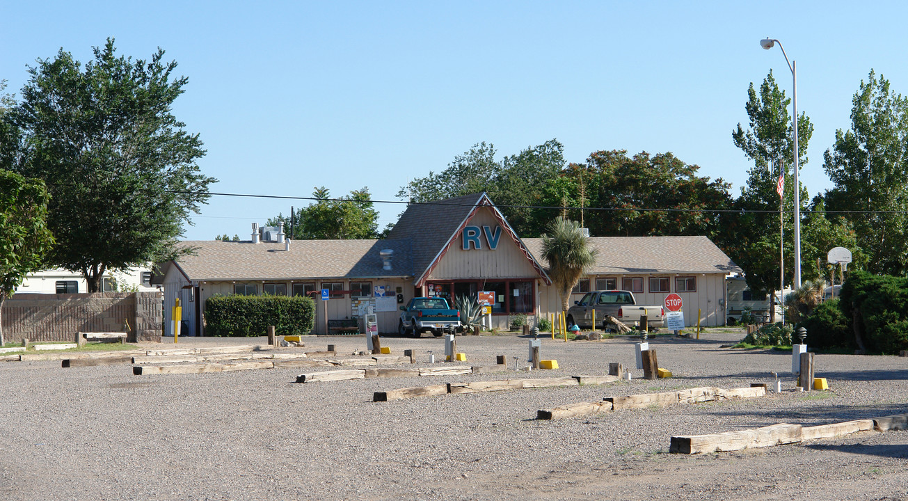 9201 Central Ave NW in Albuquerque, NM - Building Photo