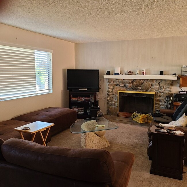 1145 Kyle Ln in Vista, CA - Building Photo - Building Photo