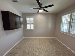 7924 S 25th St in Phoenix, AZ - Foto de edificio - Building Photo