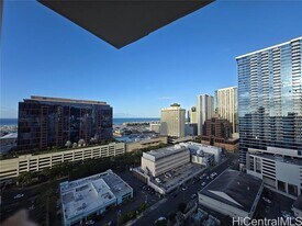 747 Amana St in Honolulu, HI - Building Photo