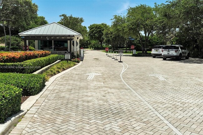 9 Gatehouse Rd in Sea Ranch Lakes, FL - Building Photo - Building Photo