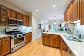 68 Charles Ct in Southborough, MA - Building Photo - Building Photo